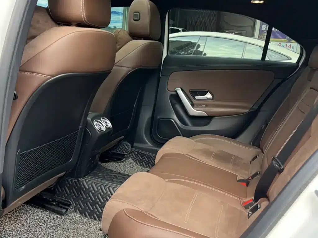 2023 Mercedes-Benz A-Class A 200 L Fashion Edition — миниатюра 16