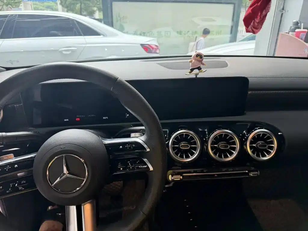 2023 Mercedes-Benz A-Class A 200 L Fashion Edition — миниатюра 4