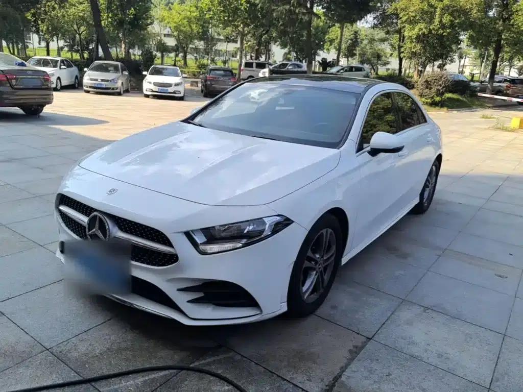 2022 Mercedes-Benz A-Class A 180 L Sport Sedan — миниатюра 2