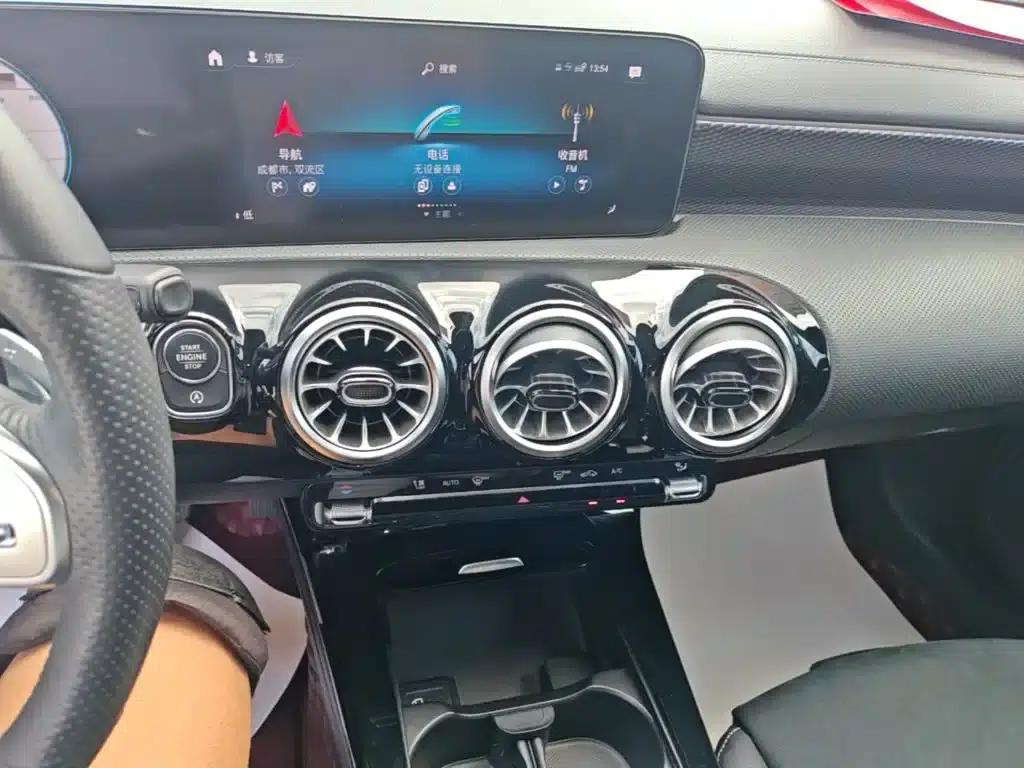 Mercedes-Benz A-Class 2022 Facelift III A 200 L Sport Sedan Fashion Edition — миниатюра 13