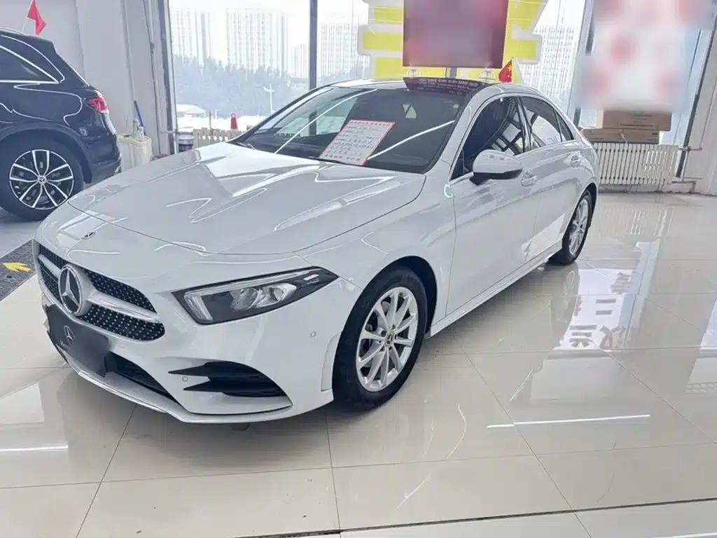 Mercedes-Benz A-Class 2020 A 200 L Sport Sedan — миниатюра 1