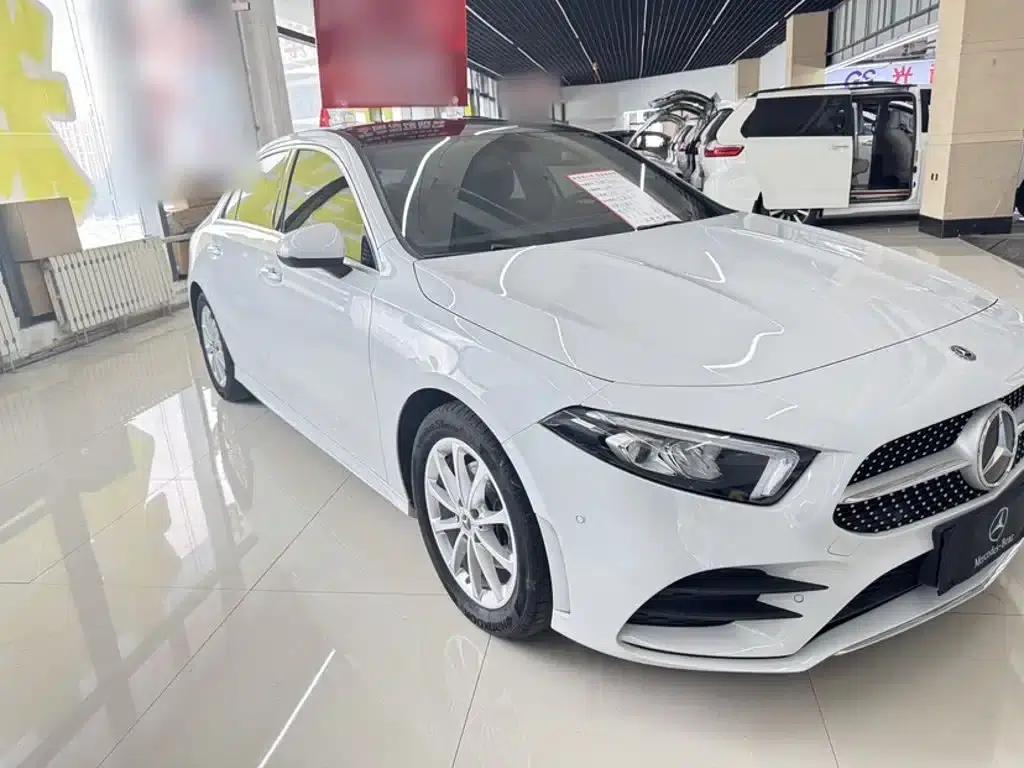 Mercedes-Benz A-Class 2020 A 200 L Sport Sedan — миниатюра 4