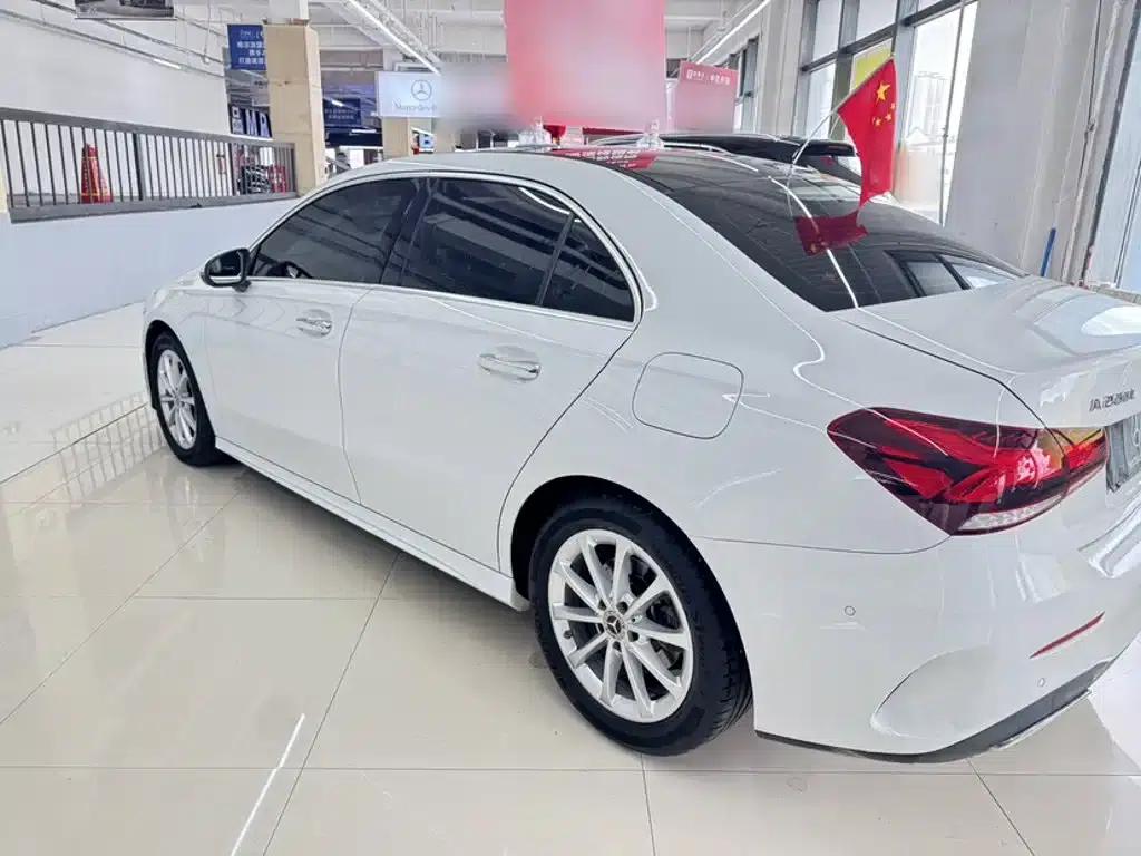 Mercedes-Benz A-Class 2020 A 200 L Sport Sedan — миниатюра 5