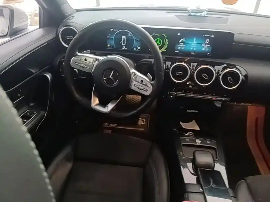 2019 Mercedes-Benz A-Class A 180 L Sport Sedan — миниатюра 10