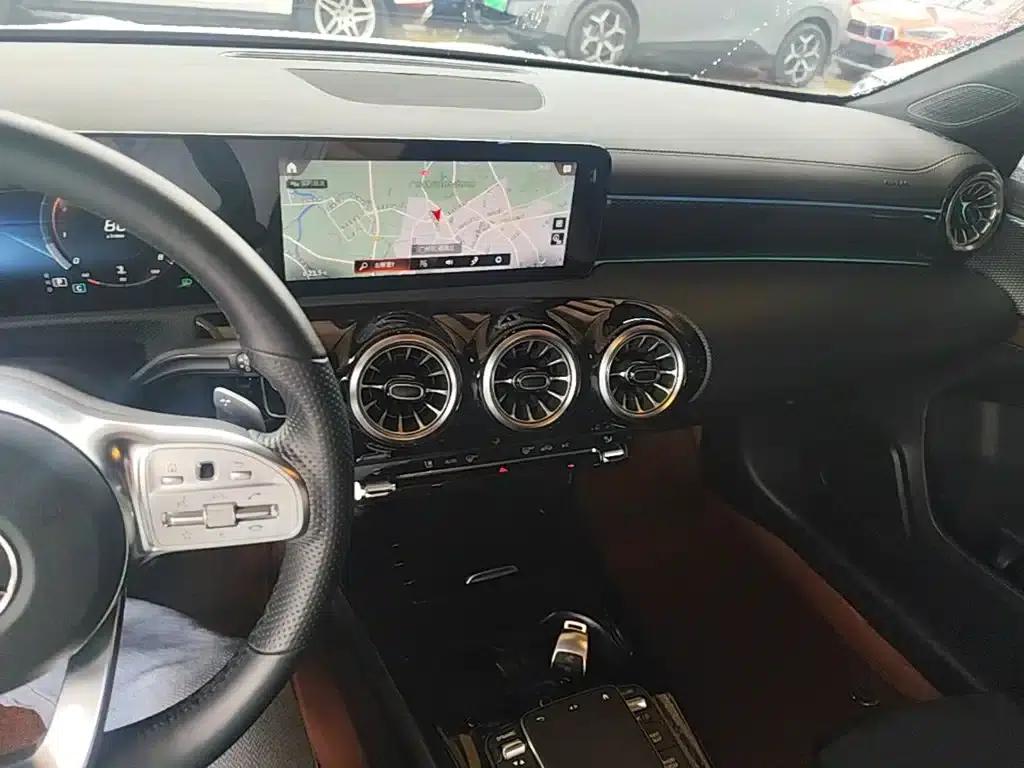 Mercedes-Benz A-Class 2021 A 200 L Sport Sedan Fashion Edition — миниатюра 10