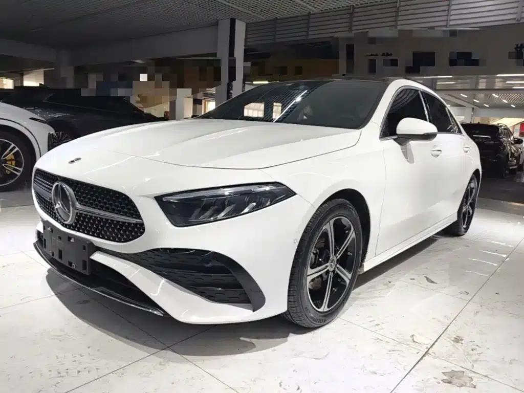 2023 Mercedes-Benz A-Class A 200 L Fashion Edition — миниатюра 1