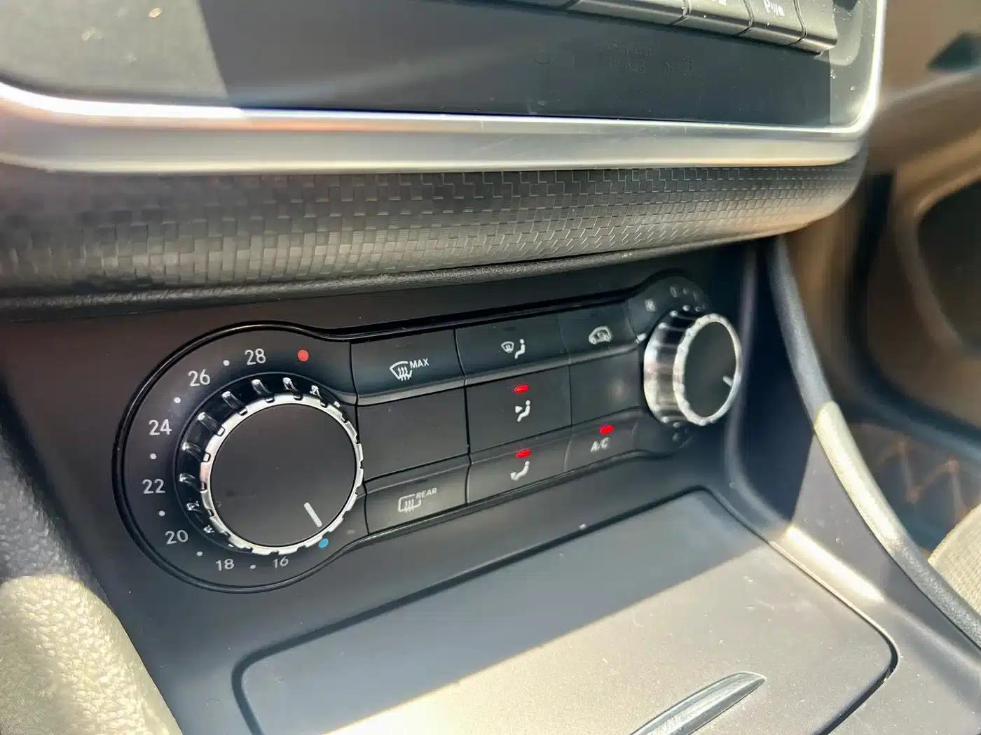 2015 Mercedes-Benz A-Class Imported Model A 200 Fashion Edition — миниатюра 14