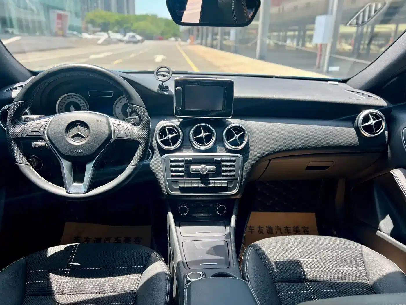 2015 Mercedes-Benz A-Class Imported Model A 200 Fashion Edition — миниатюра 8