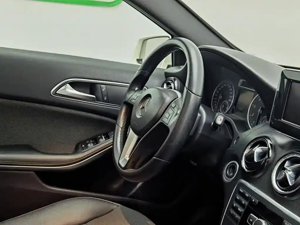 2013 Mercedes-Benz A-Class (Imported) A 180 Fashion Model — миниатюра 22