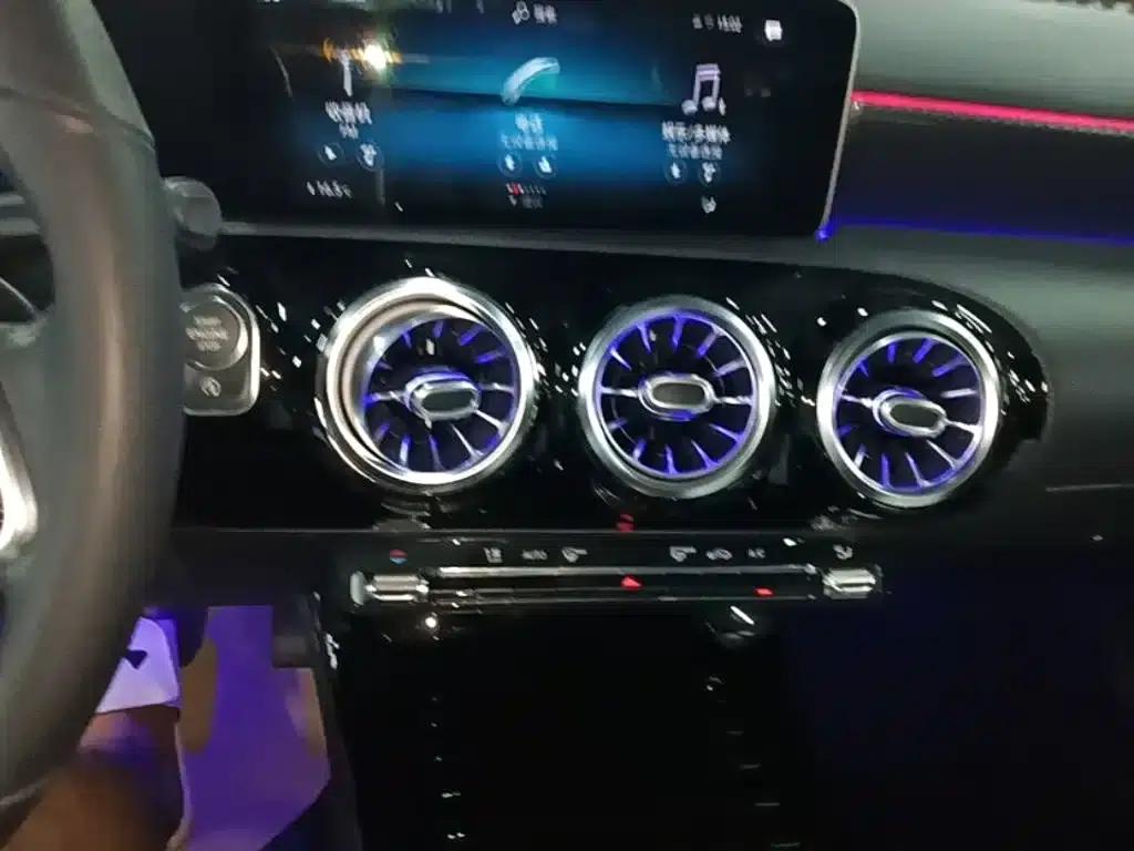 2019 Mercedes-Benz A-Class Imported Model A 200 Dynamic — миниатюра 13