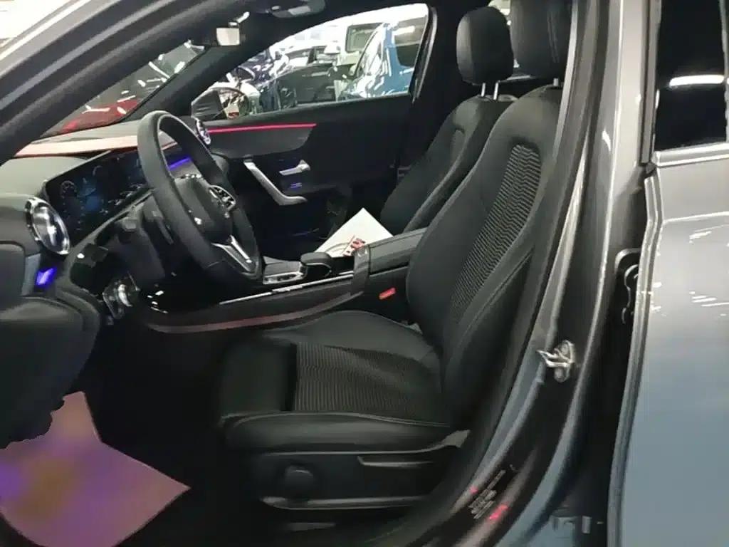 2019 Mercedes-Benz A-Class Imported Model A 200 Dynamic — миниатюра 15
