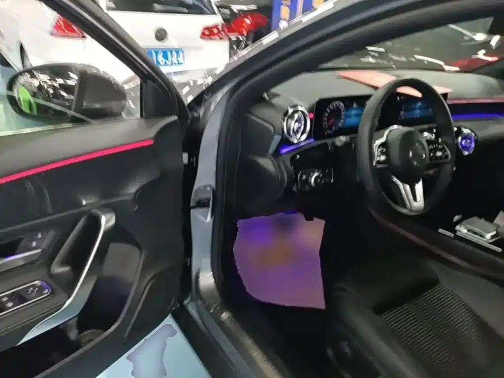 2019 Mercedes-Benz A-Class Imported Model A 200 Dynamic — миниатюра 16