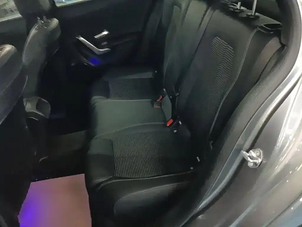 2019 Mercedes-Benz A-Class Imported Model A 200 Dynamic — миниатюра 17