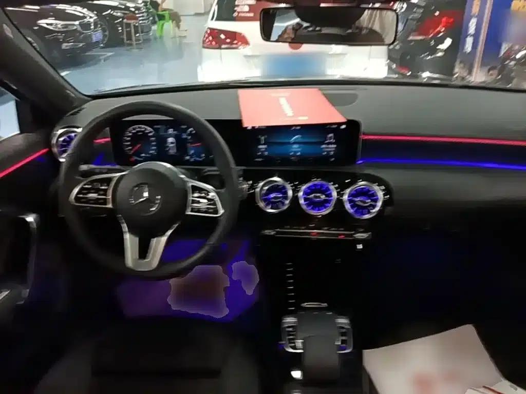 2019 Mercedes-Benz A-Class Imported Model A 200 Dynamic — миниатюра 10