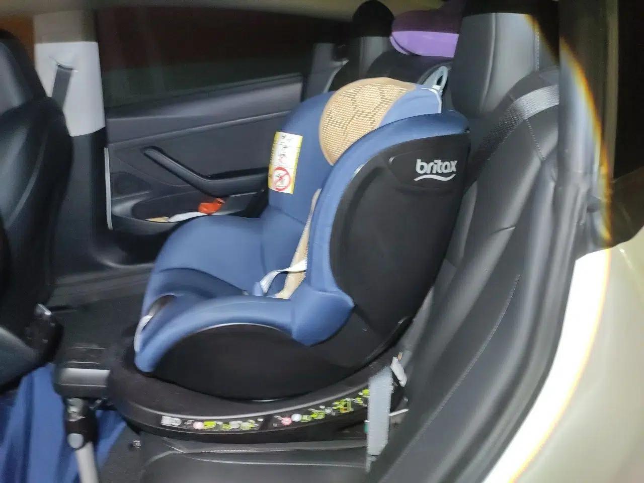 Tesla Model 3 2019 Standard Range Rear-Drive Upgraded Version — миниатюра 17