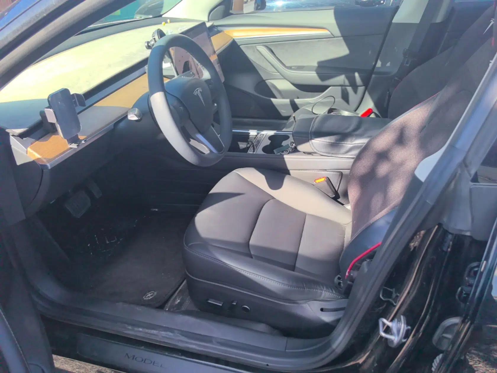 Tesla Model 3 2022 Rear-Wheel-Drive Version — миниатюра 17