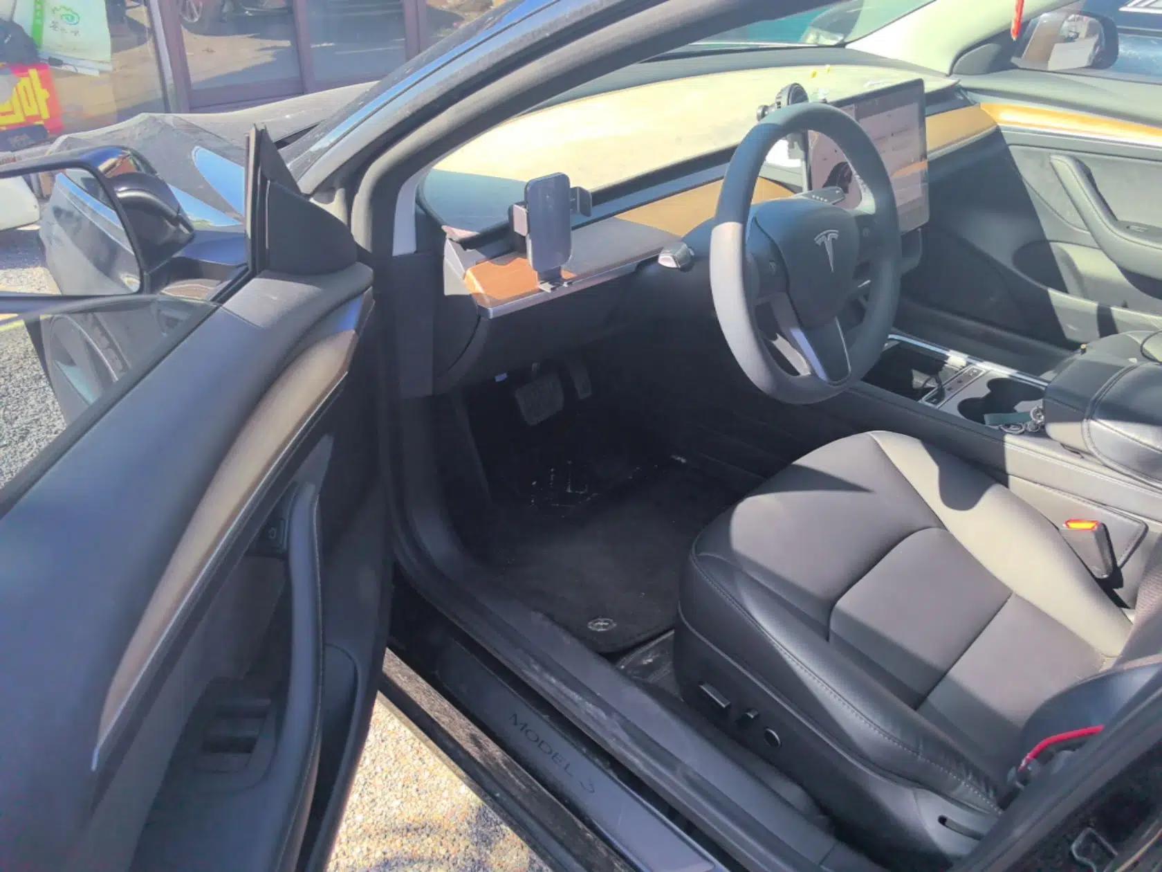 Tesla Model 3 2022 Rear-Wheel-Drive Version — миниатюра 18
