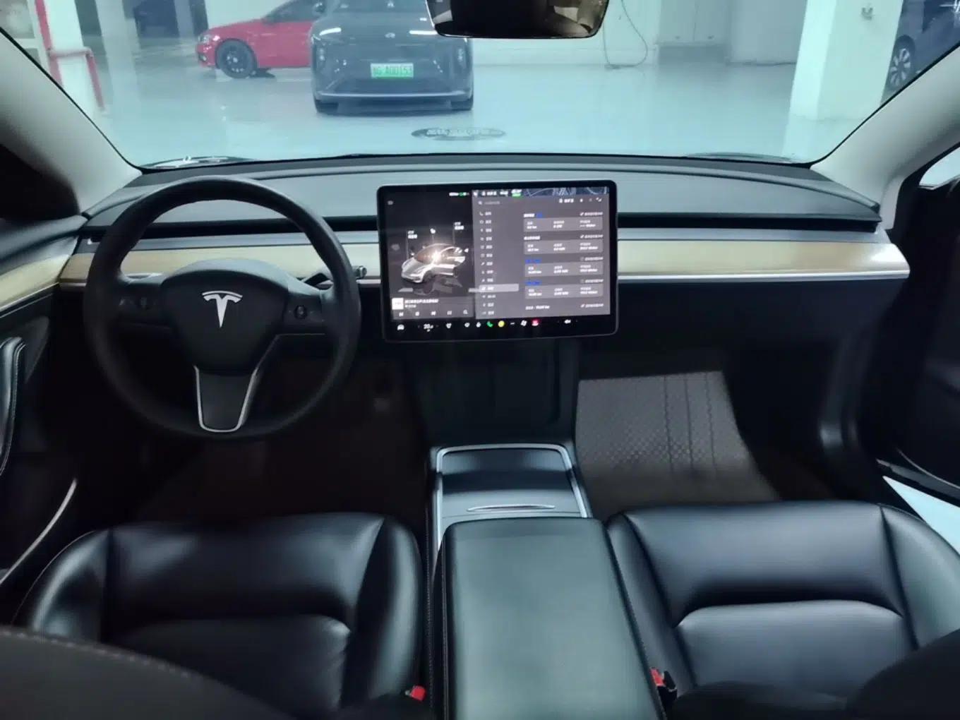 Tesla Model 3 2022 Rear-Wheel-Drive Version — миниатюра 12