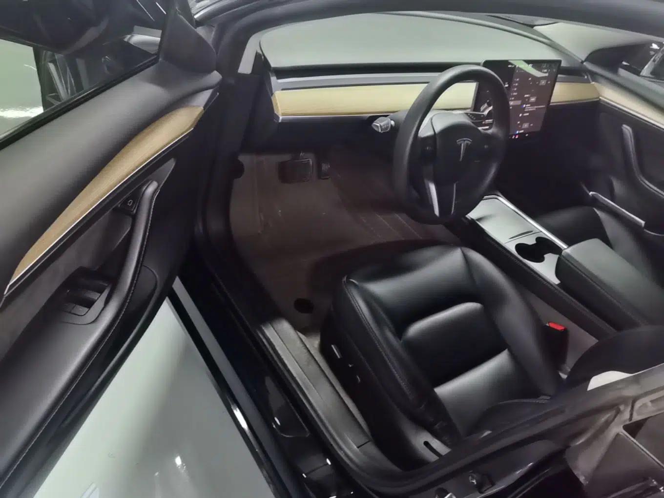 Tesla Model 3 2022 Rear-Wheel-Drive Version — миниатюра 17