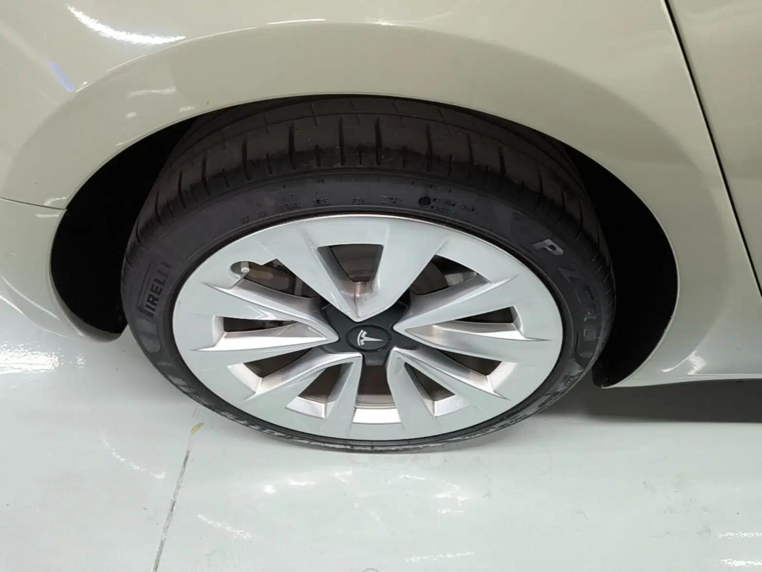 Tesla Model 3 2022 Rear-Wheel-Drive Version — миниатюра 11