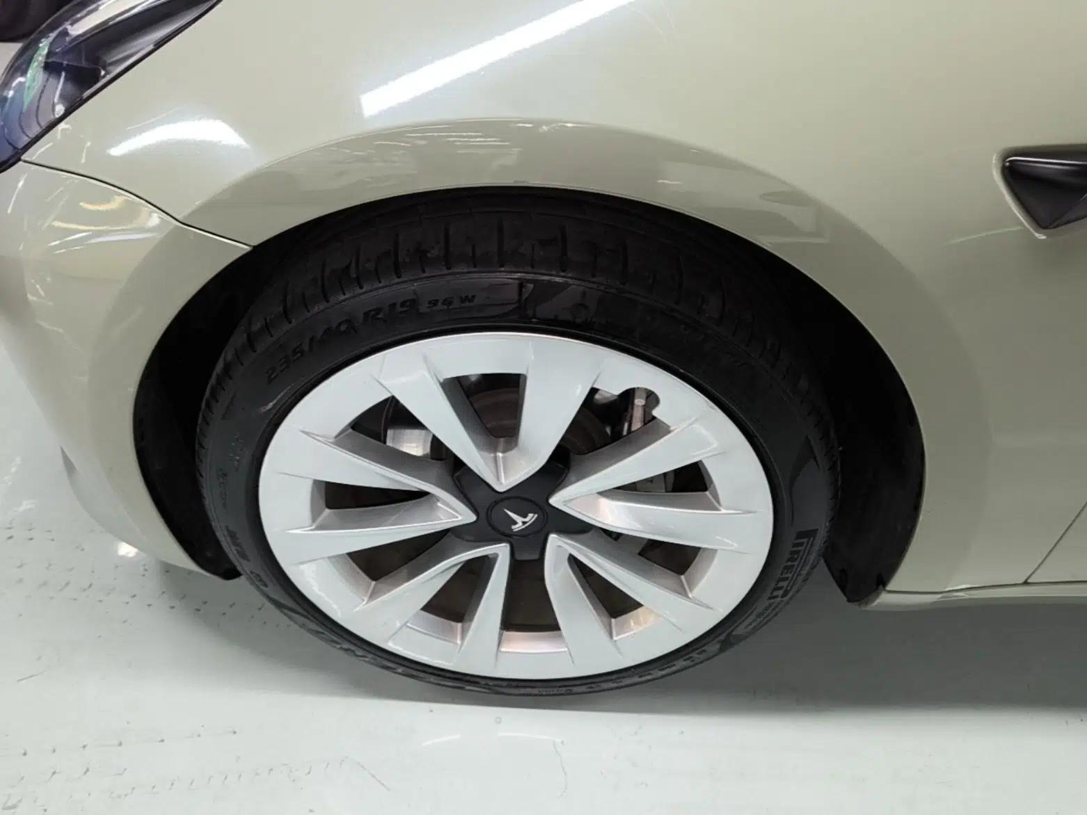 Tesla Model 3 2022 Rear-Wheel-Drive Version — миниатюра 10