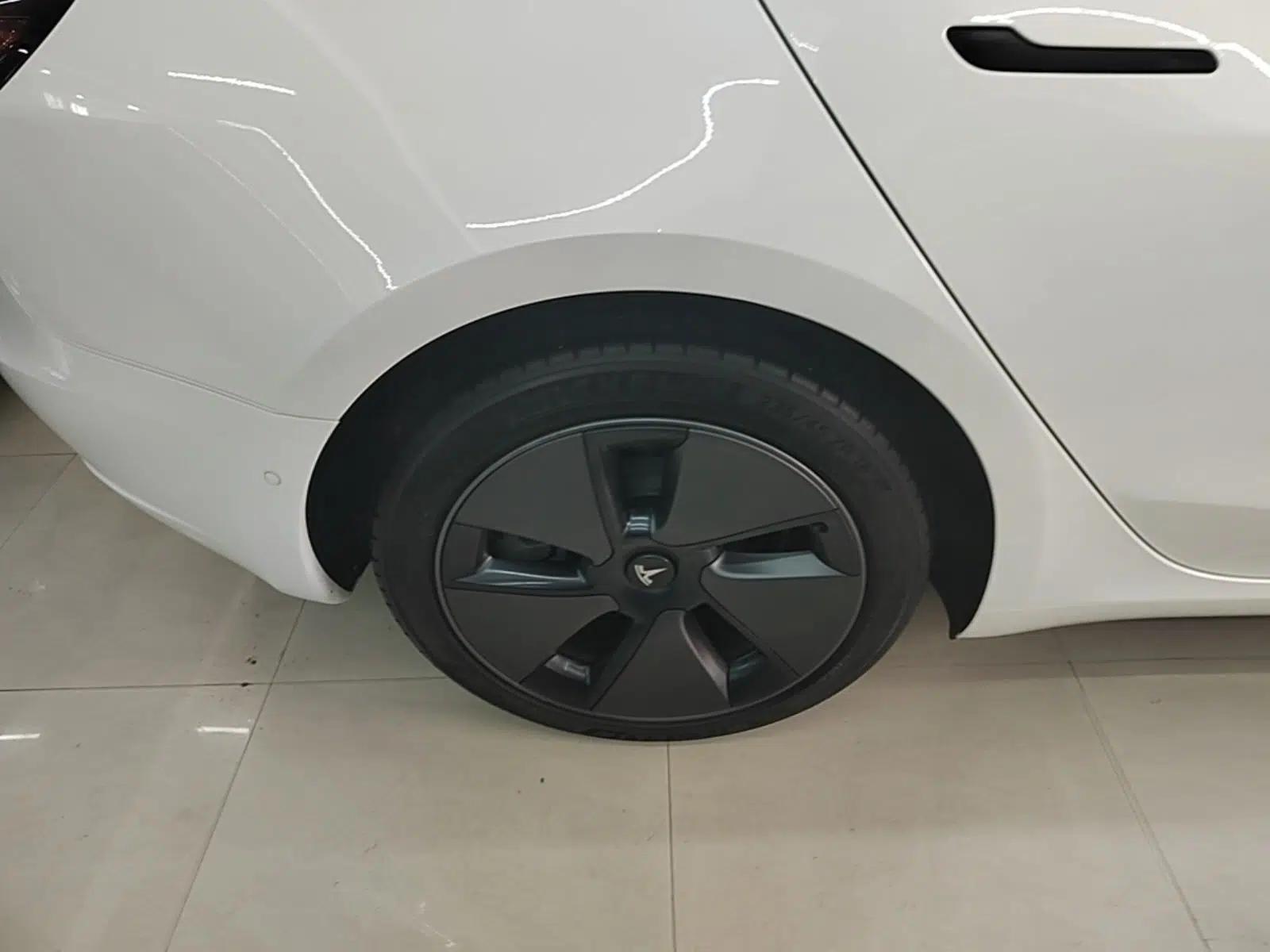 Tesla Model 3 2022 Rear-Wheel-Drive Version — миниатюра 11