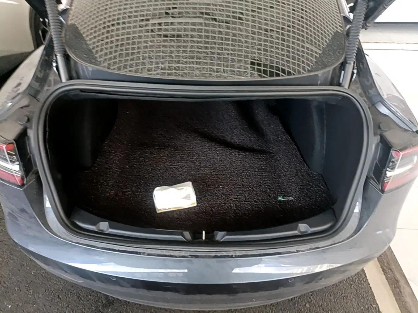 Tesla Model 3 2019 Standard Range Rear-Drive Upgraded Version — миниатюра 22