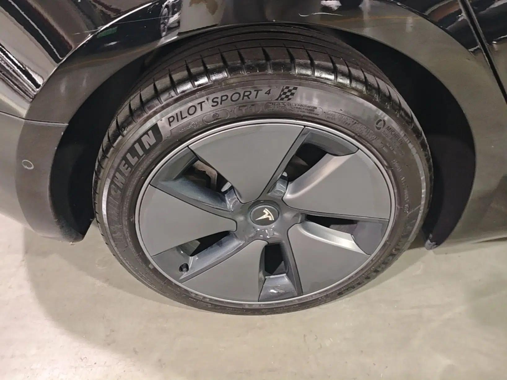 Tesla Model 3 2022 Rear-Wheel-Drive Version — миниатюра 11