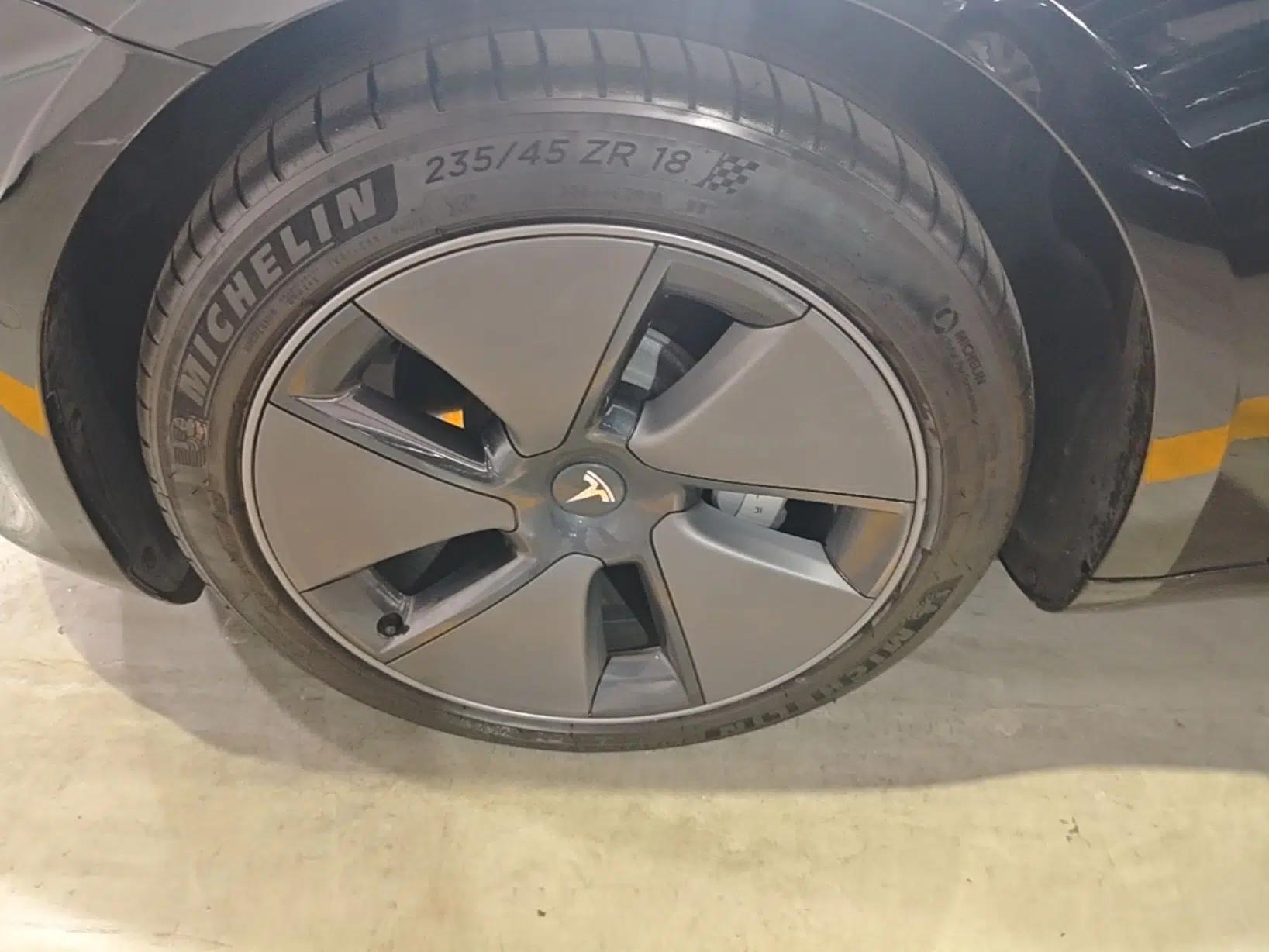 Tesla Model 3 2022 Rear-Wheel-Drive Version — миниатюра 10