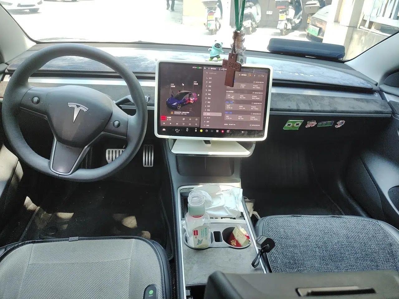 Tesla Model 3 2022 Performance High-Performance All-Wheel-Drive Version — миниатюра 9