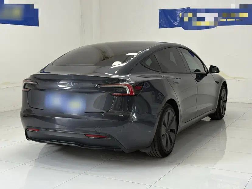 Tesla Model 3 2023 Rear-Wheel-Drive Version — миниатюра 4