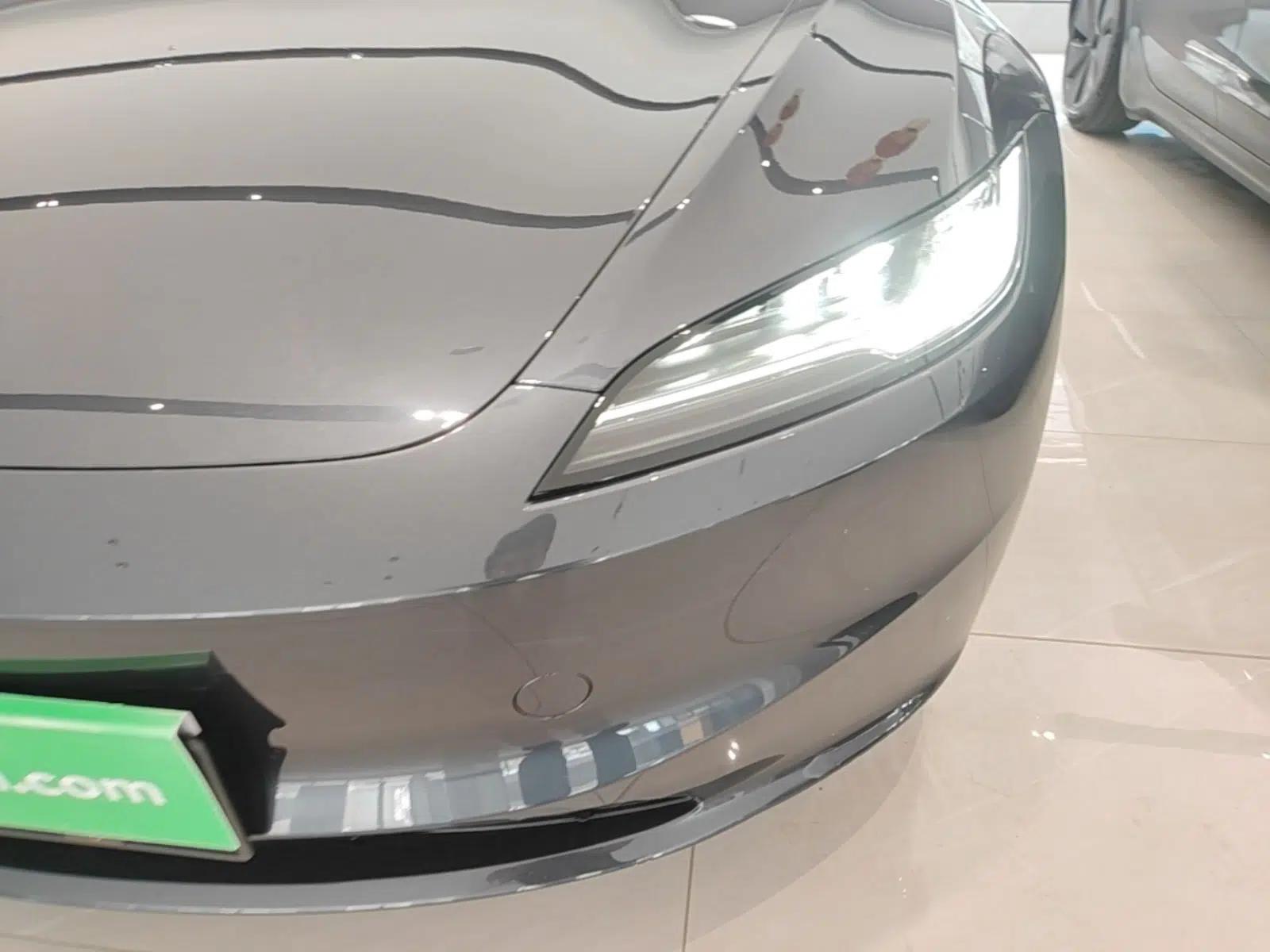 Tesla Model 3 2023 Rear-Wheel-Drive Version — миниатюра 8