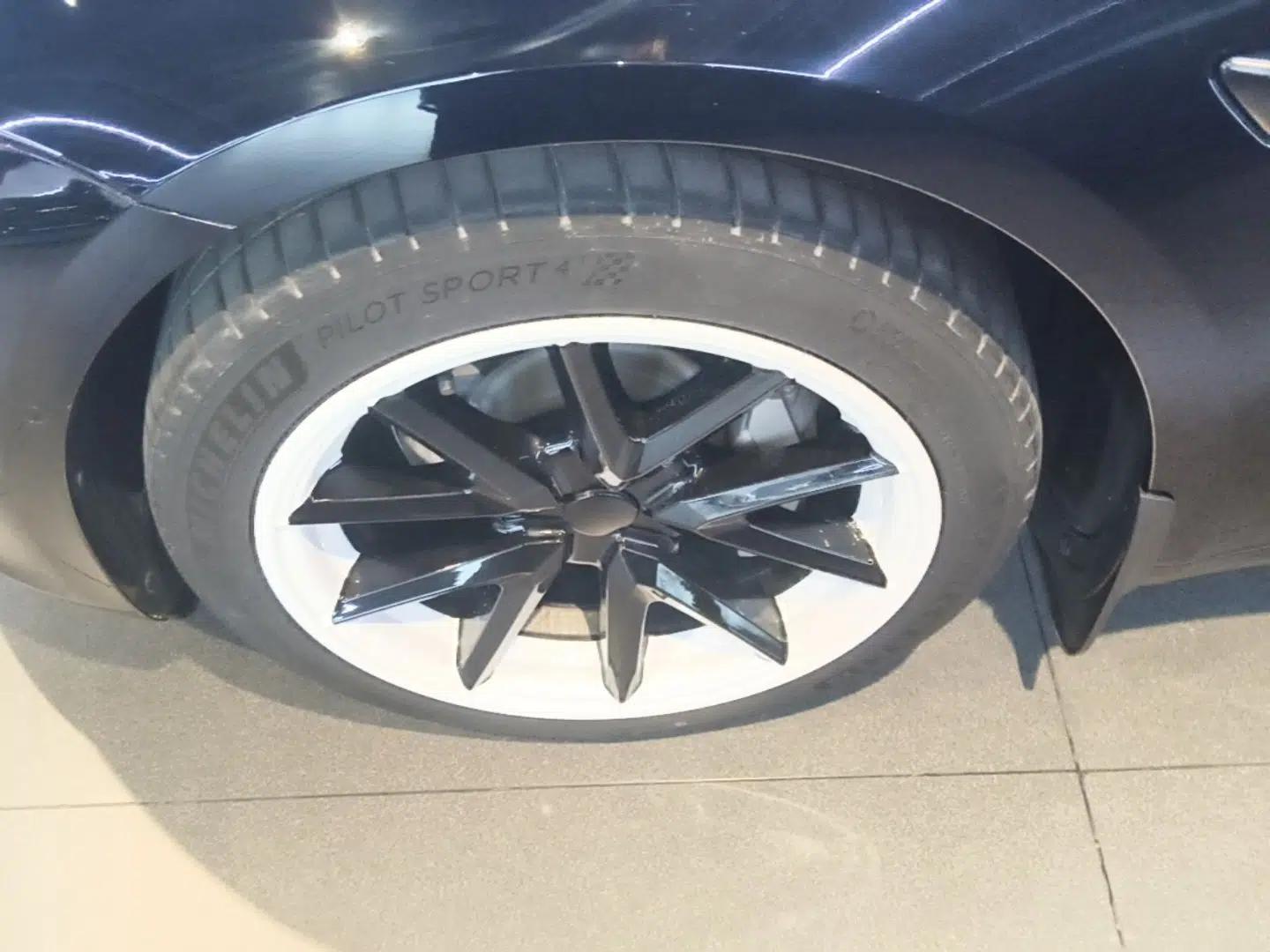 Tesla Model 3 2022 Rear-Wheel-Drive Version — миниатюра 10