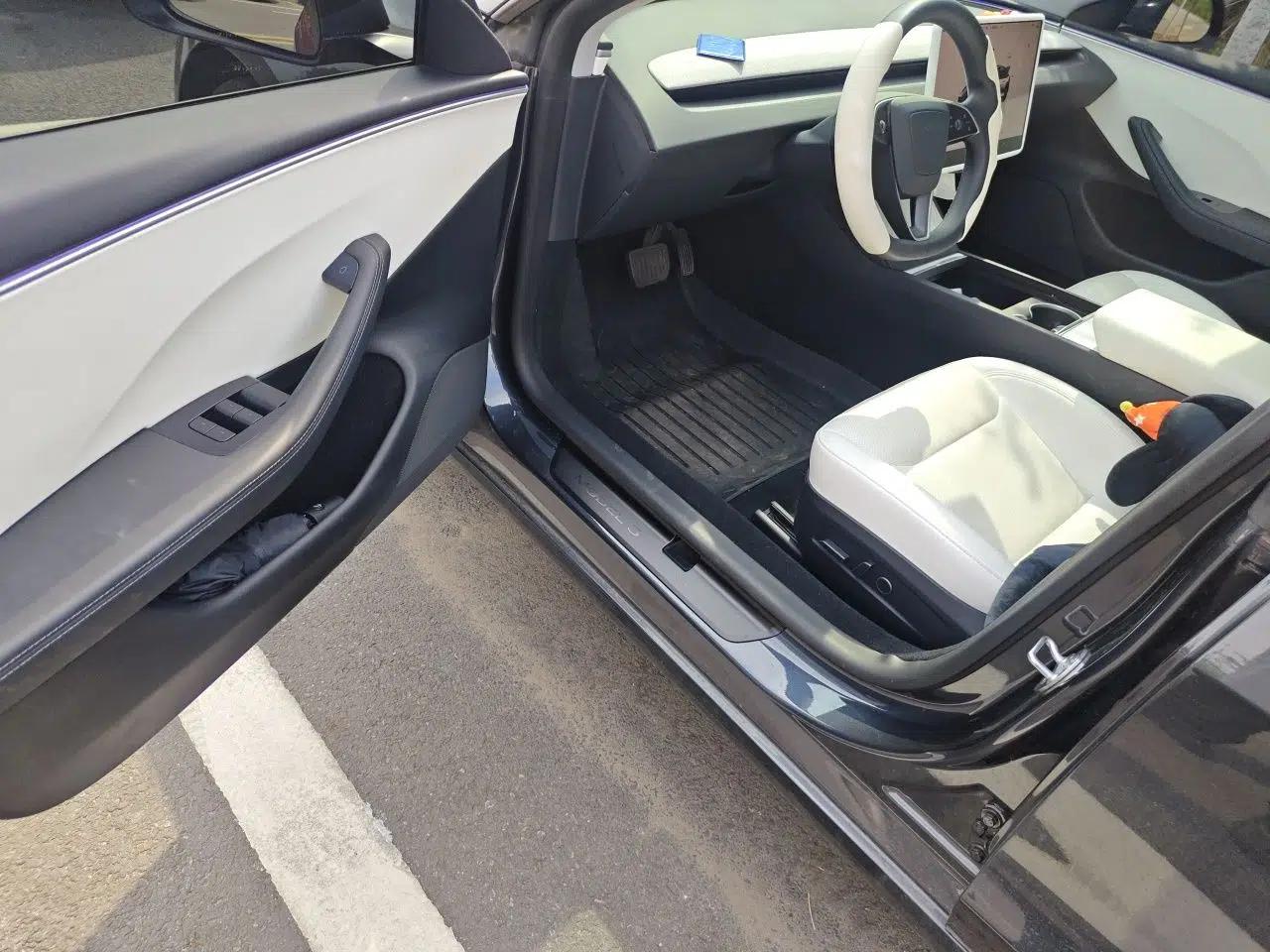 Tesla Model 3 2023 Rear-Wheel-Drive Version — миниатюра 16