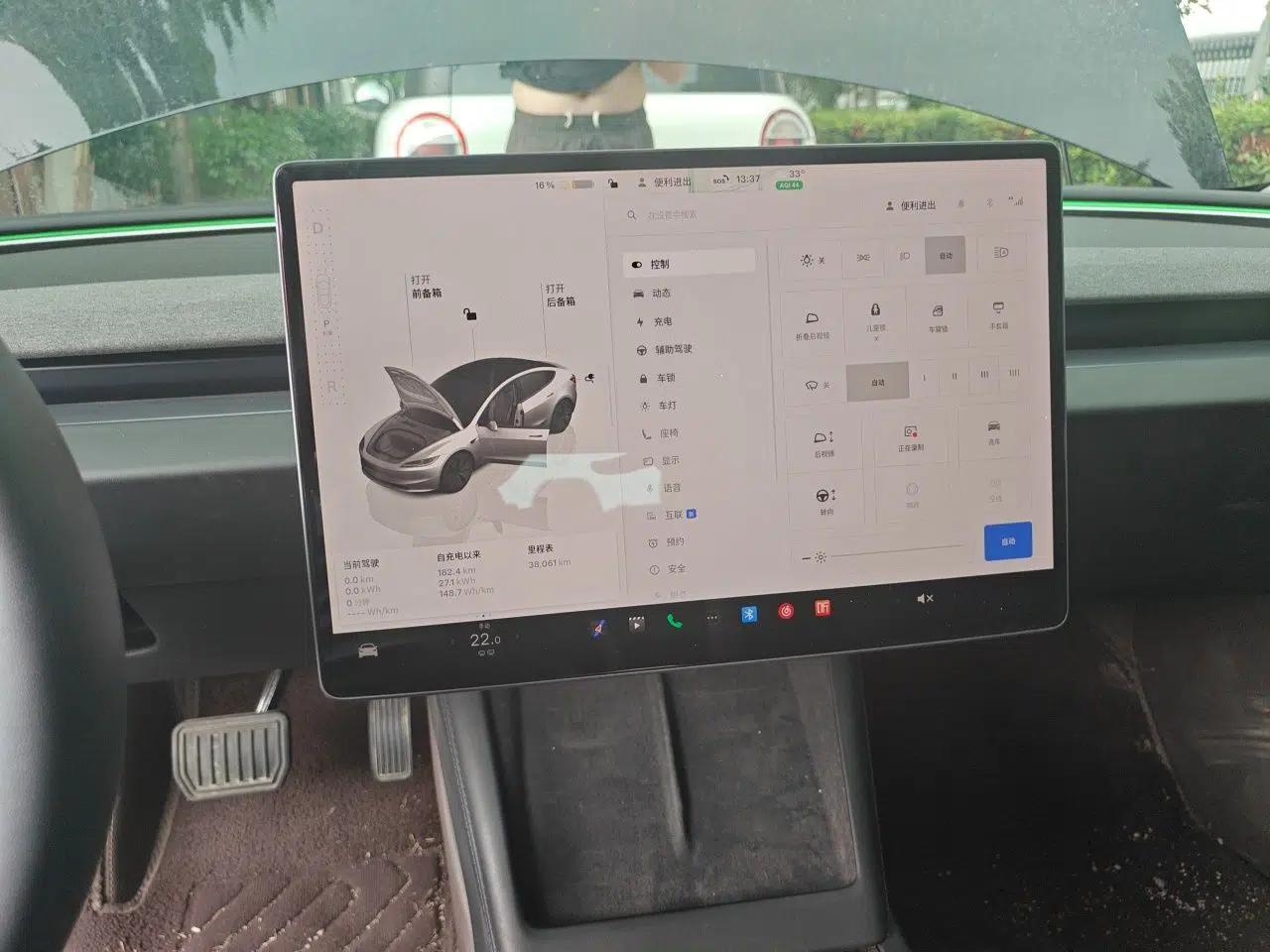 Tesla Model 3 2023 Rear-Wheel-Drive Version — миниатюра 11