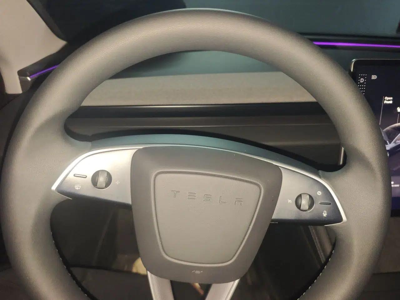 Tesla Model 3 2023 Long-Range All-Wheel-Drive Version — миниатюра 11