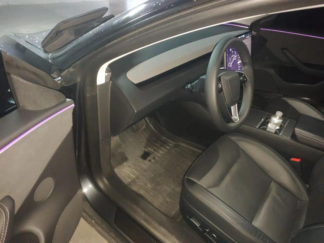Tesla Model 3 2023 Long-Range All-Wheel-Drive Version — миниатюра 16
