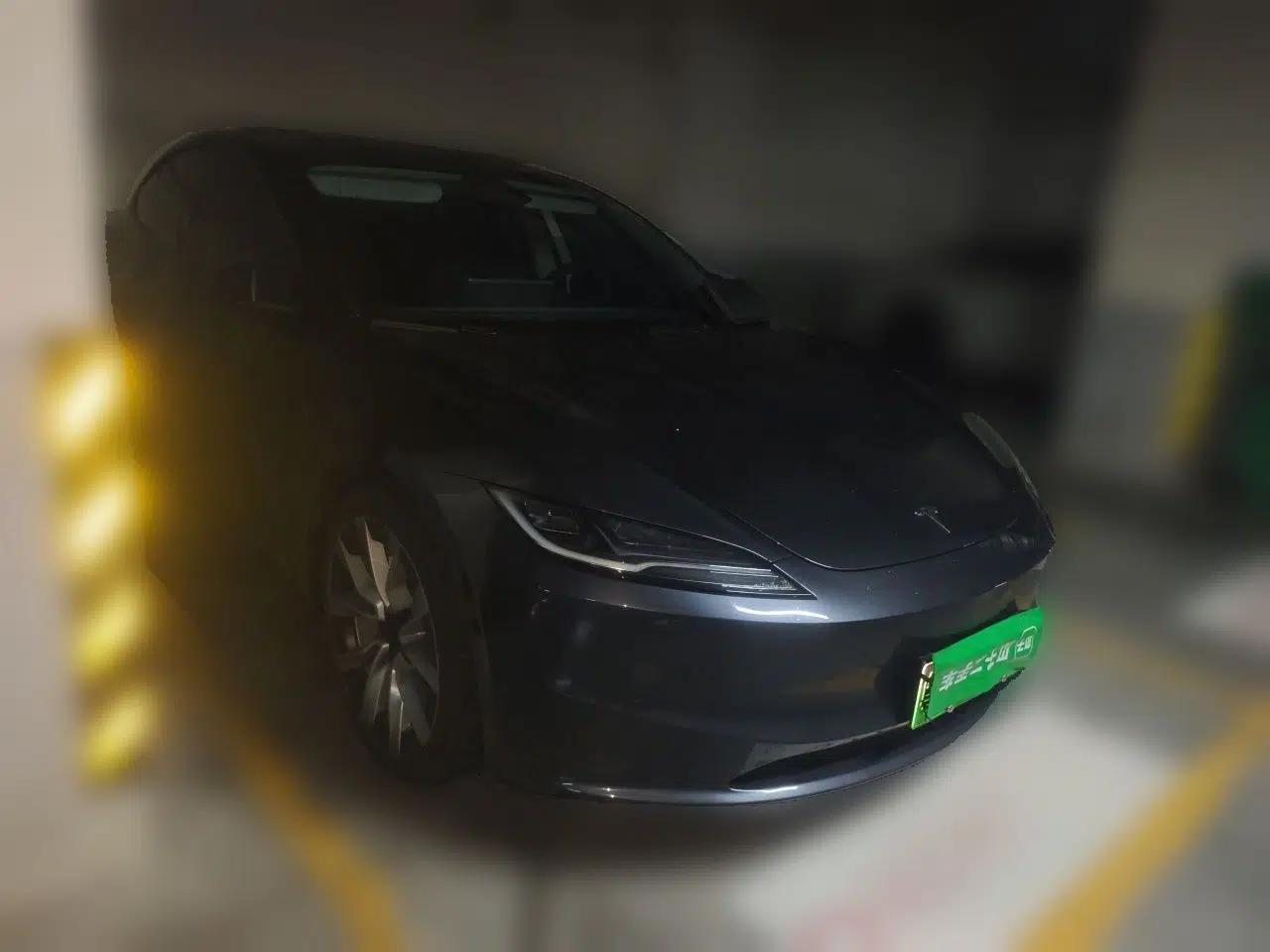 Tesla Model 3 2023 Long-Range All-Wheel-Drive Version — миниатюра 3