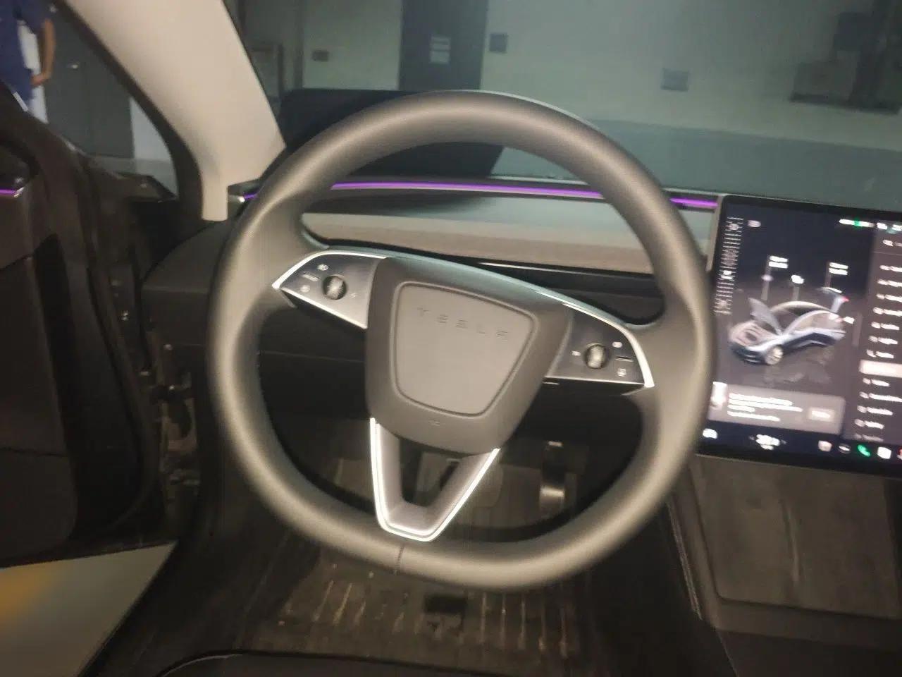 Tesla Model 3 2023 Long-Range All-Wheel-Drive Version — миниатюра 10