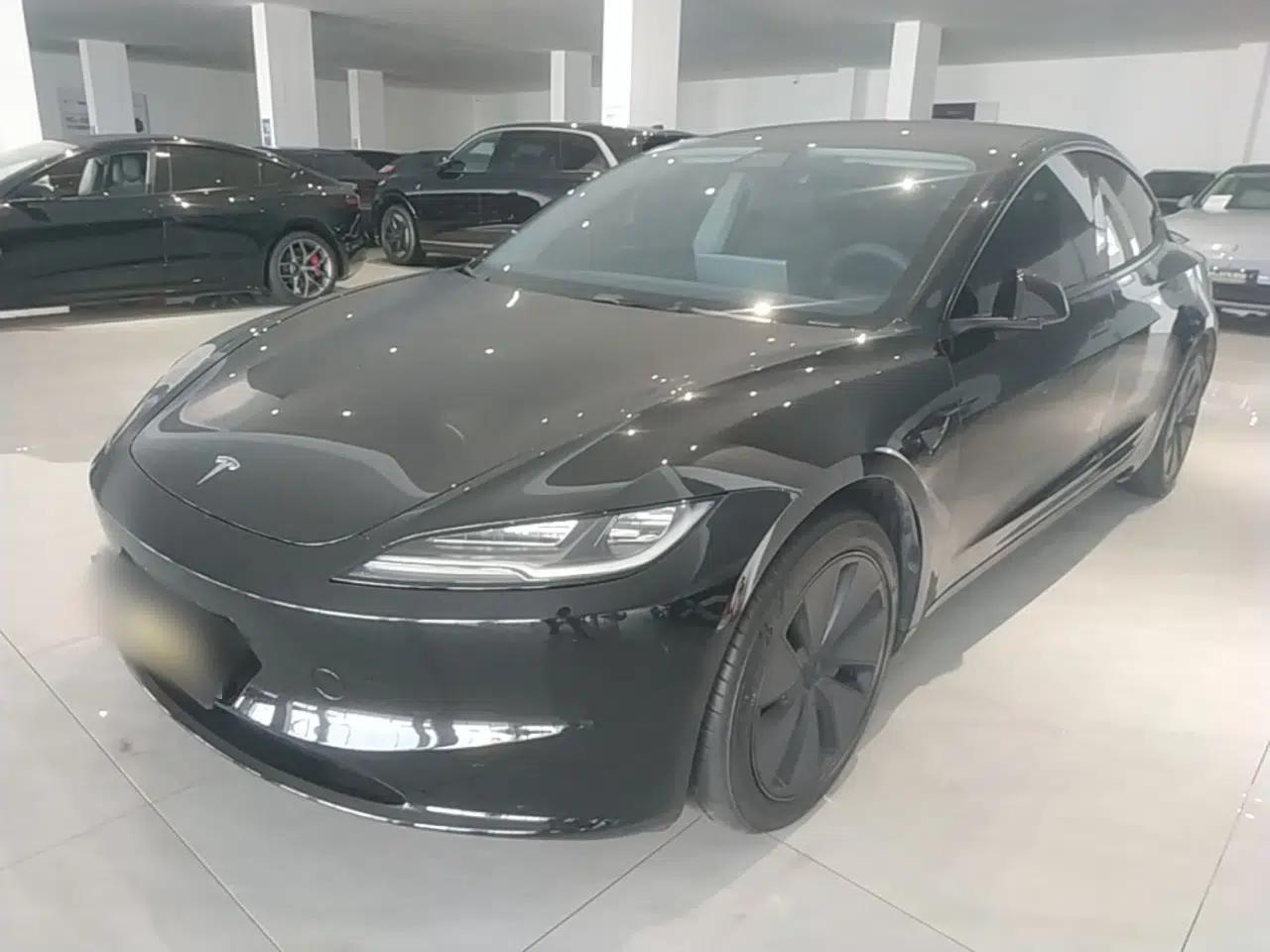 Tesla Model 3 2025 Rear-Wheel-Drive Version — миниатюра 1