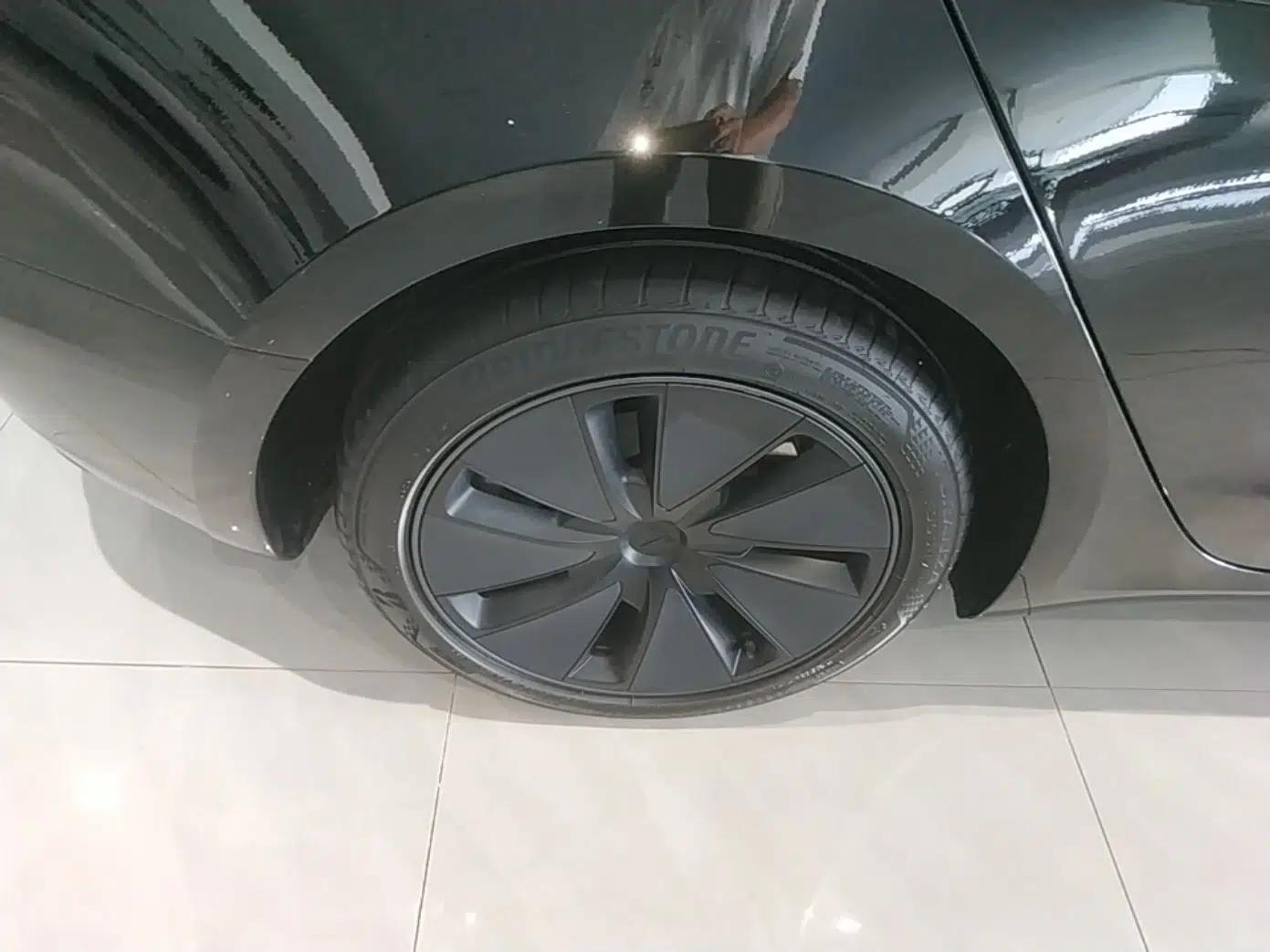 Tesla Model 3 2025 Rear-Wheel-Drive Version — миниатюра 11