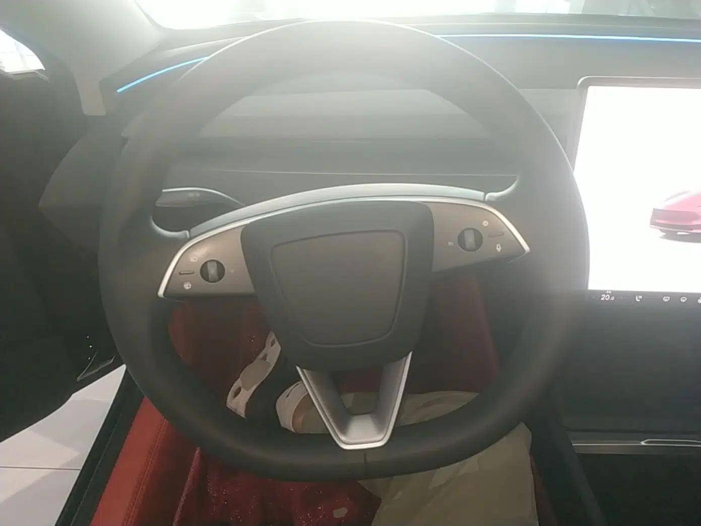 Tesla Model 3 2025 Rear-Wheel-Drive Version — миниатюра 13