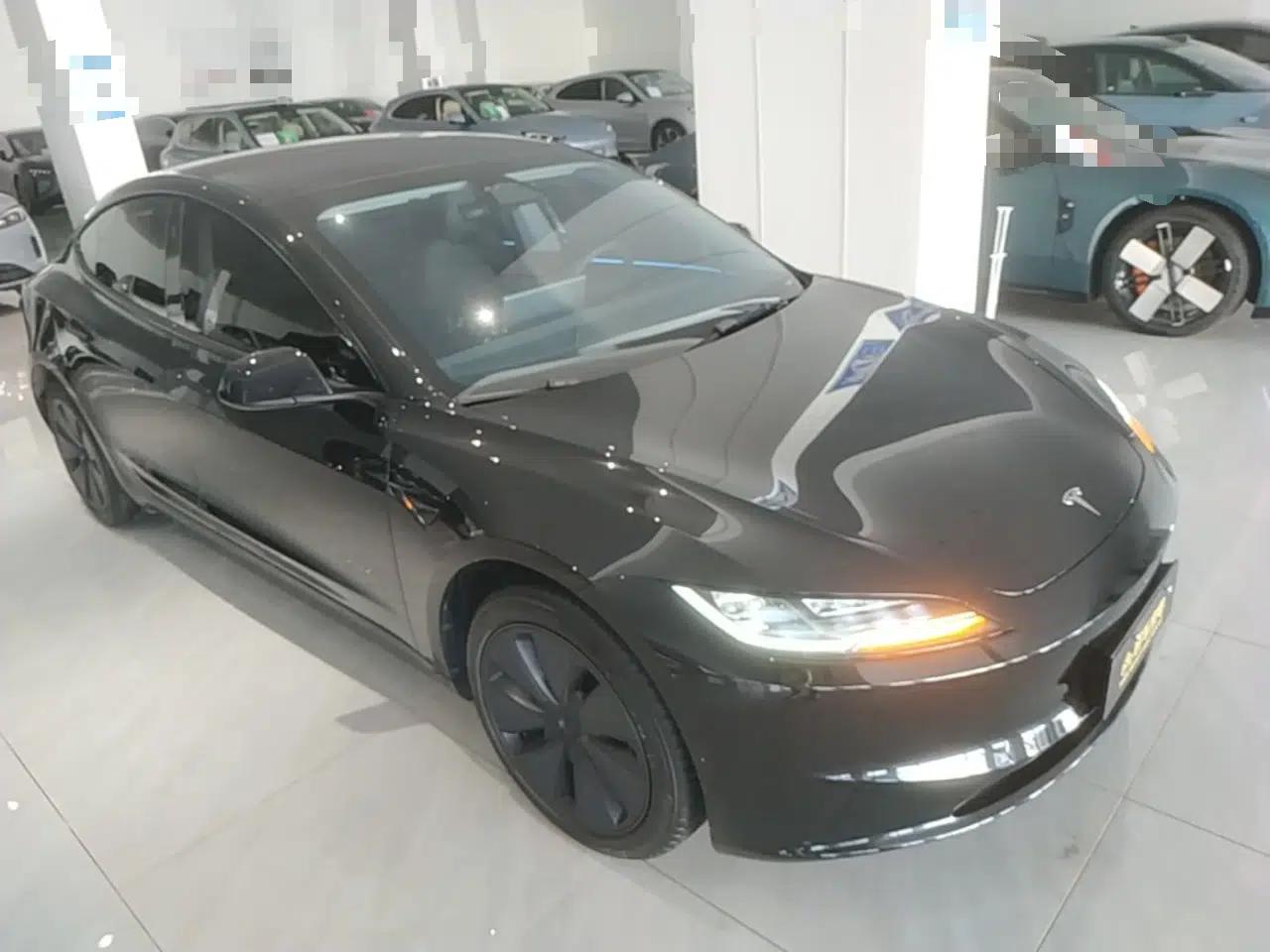 Tesla Model 3 2025 Rear-Wheel-Drive Version — миниатюра 3