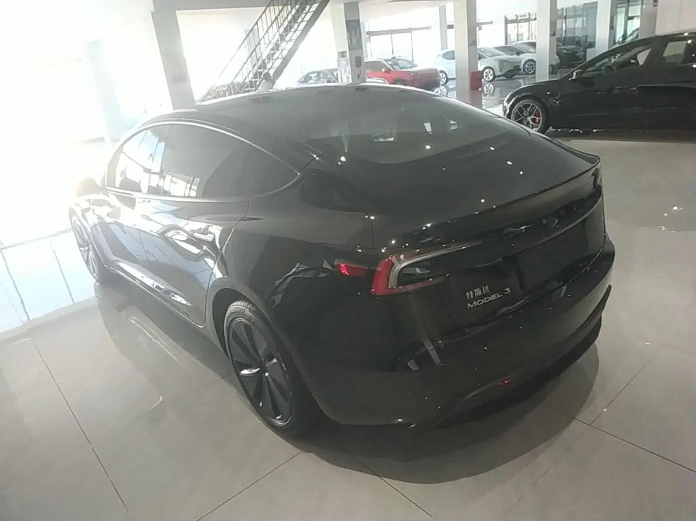 Tesla Model 3 2025 Rear-Wheel-Drive Version — миниатюра 4