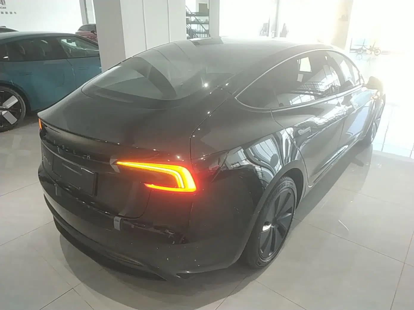 Tesla Model 3 2025 Rear-Wheel-Drive Version — миниатюра 6