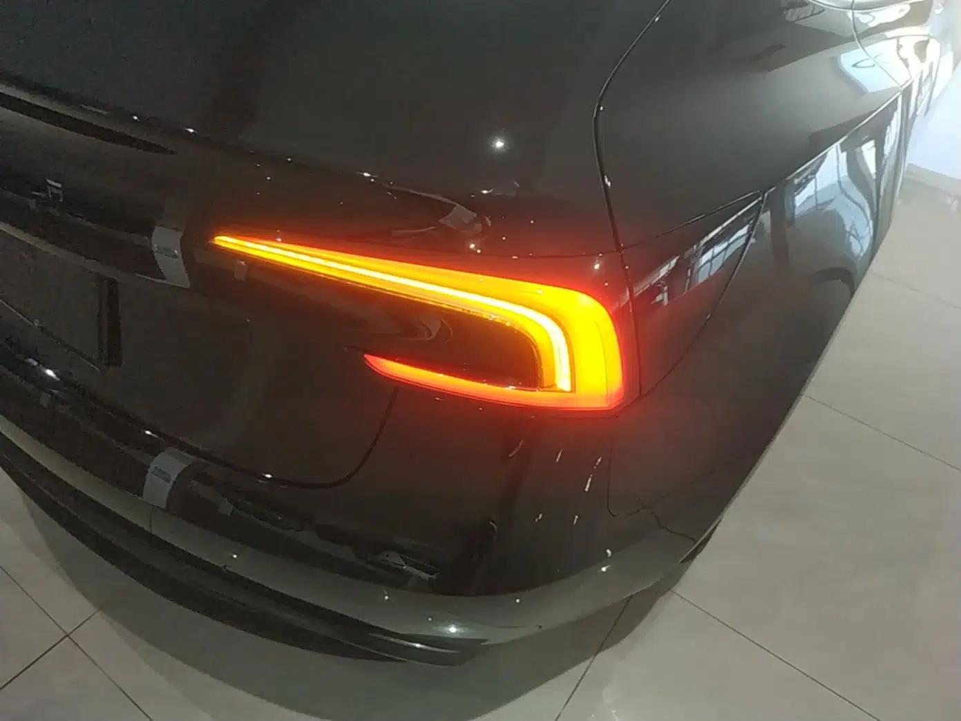 Tesla Model 3 2025 Rear-Wheel-Drive Version — миниатюра 9
