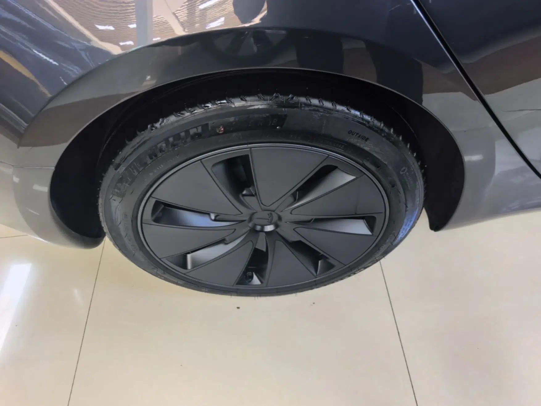 Tesla Model 3 2023 Rear-Wheel-Drive Version — миниатюра 11