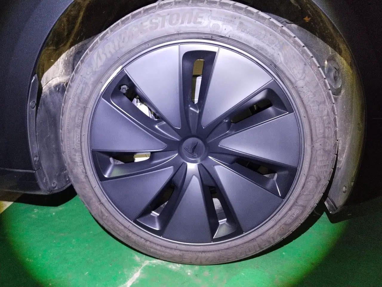 Tesla Model 3 2025 Rear-Wheel-Drive Version — миниатюра 8