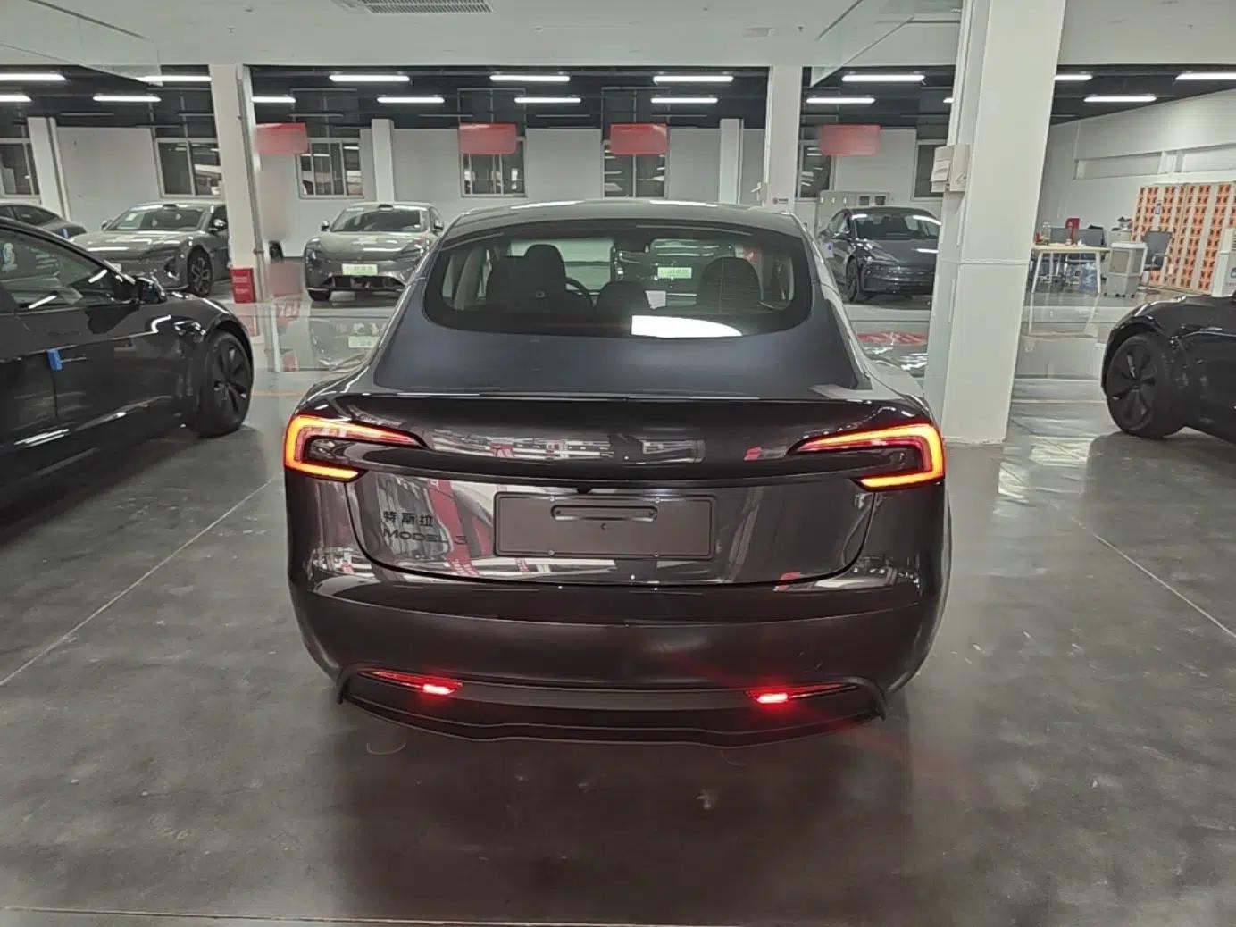 Tesla Model 3 2025 Model Revised Rear-Wheel-Drive Version — миниатюра 5