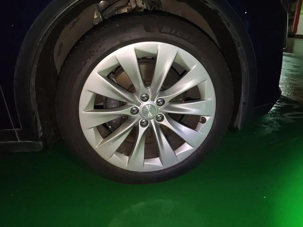 Tesla Model X 2017 X 100D Long Range Edition — миниатюра 8